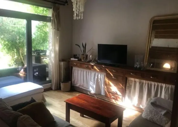 Privee Proche Metro Et Rocade 홈스테이