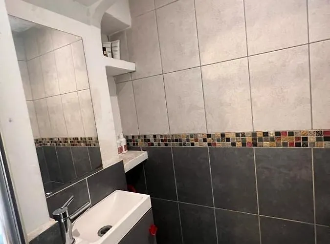 Privee Proche Metro Et Rocade